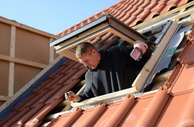 Pose de fenêtres de toit Velux à Roure